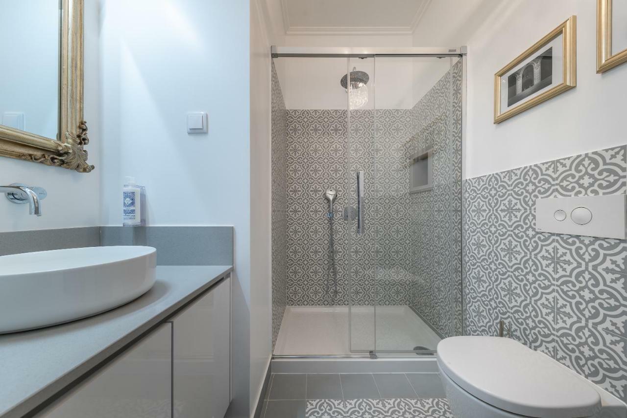 Style And Comfort In Downtown Lisbon Exterior photo